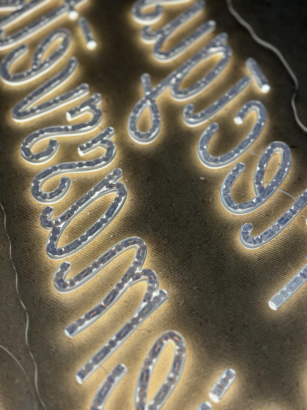 Economy LED neon: back of the sign, detail 2