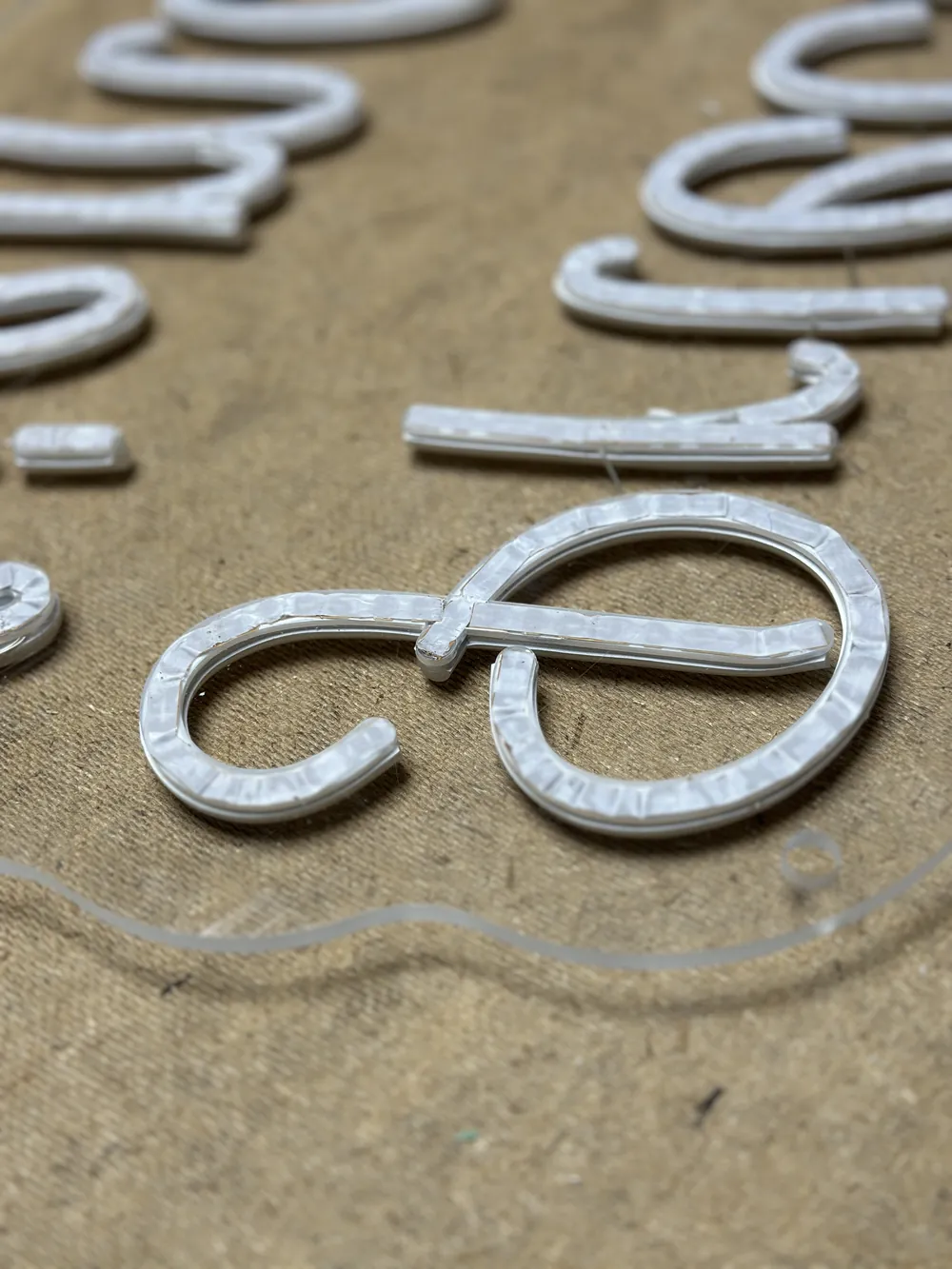 Economy LED neon: back of the sign, detail 3