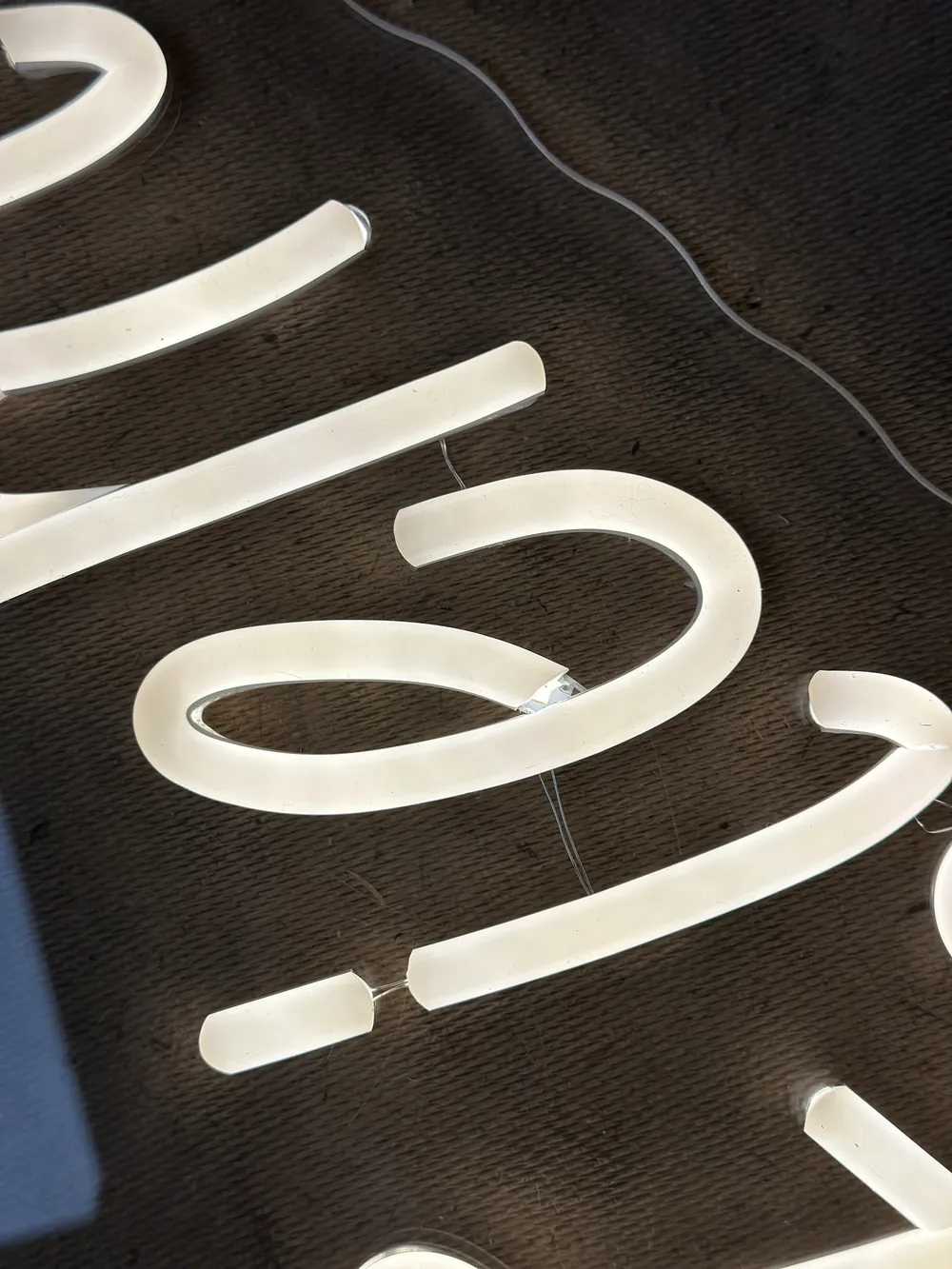 Economy LED neon: thicker lines
